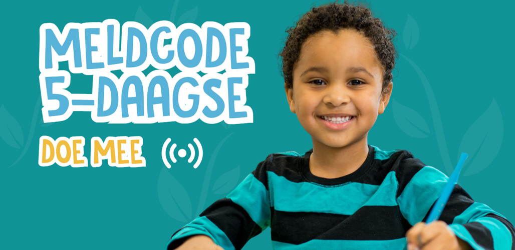 2 meisjes zijn klaar voor de start. Met cape om| Actueelbericht: Doe mee met de Meldcode 5-daagse