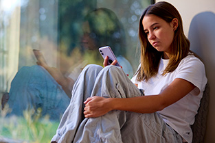 Actueelbericht: 1 op de 2 jongeren krijgt te maken met online seksueel misbruik