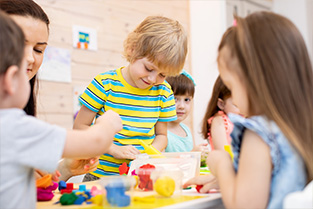 Werken met jonge kinderen: 5 tips voor pedagogisch professionals