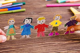 Actueelbericht: Een gezinsgerichte aanpak op school helpt kinderen die het thuis moeilijk hebben