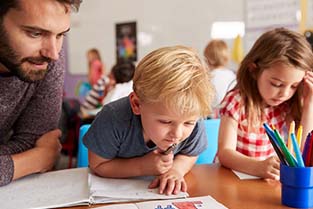 Informatie voor scholen - kinderen doen schoolwerk