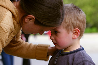 Moeder praat met kind