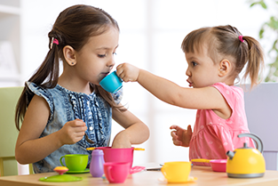 Brandwond door hete thee: ongeluk of mishandeling?