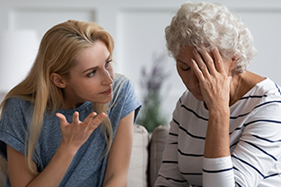 Actueelbericht: 5 Podcasts over ouderenmishandeling