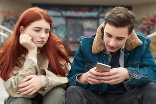 Actueelbericht: Eerste resultaten Nederlands onderzoek naar datinggeweld onder jongeren bekend