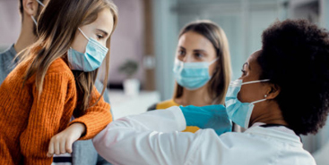 Huiselijk geweld blijvend op de agenda - Kind en verpleegkundige maken kennis met elkaar