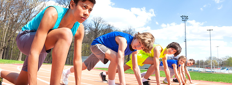 Mentaal welzijn en jongeren | 5 jongeren aan de start van een spintwedstrijd
