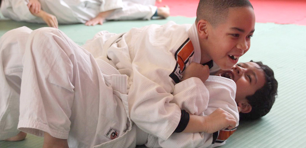Kinderen genieten van judo-en